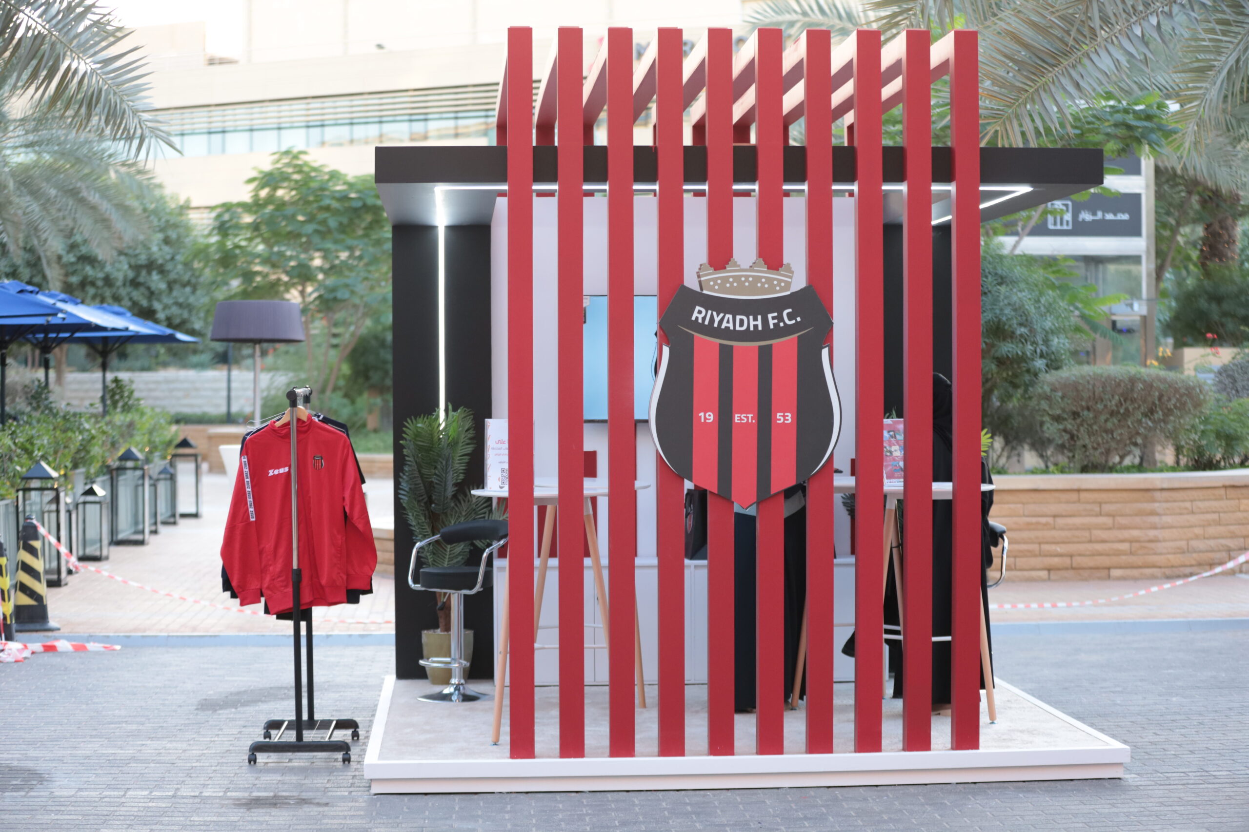 نادي الرياض يفعل الأنشطة الرياضية المجتمعية في عود سكوير