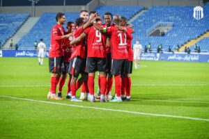 قبل التوقف.. مدرسة الوسطى تحقق نقاط مواجهة ضمك